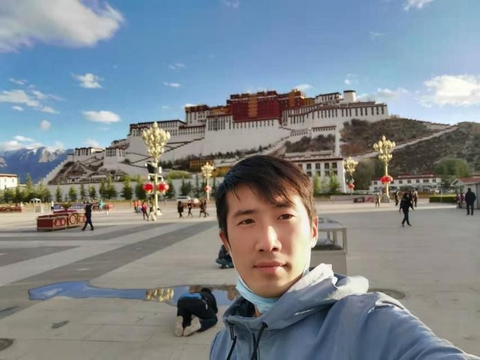 百萬(wàn)公里高效運(yùn)營(yíng)實(shí)力“圈粉” 信賴(lài)之選歐航R pro自動(dòng)擋中卡2.0助他馳騁創(chuàng)富路