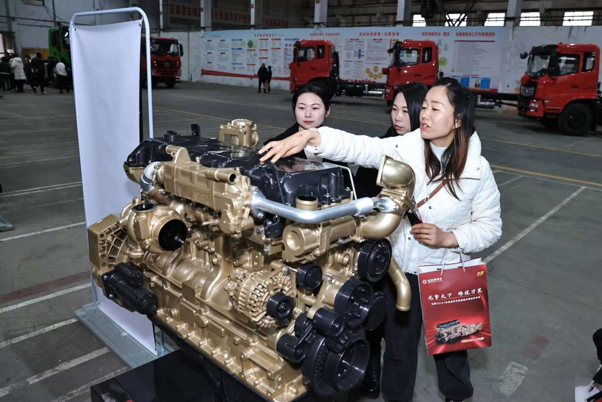 龍擎天下 錦程萬里 搭載龍擎DDi47的東風隨專平板運輸車新品重磅發布