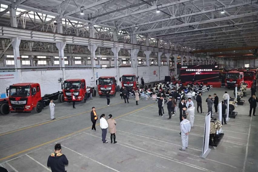 龍擎天下 錦程萬里 搭載龍擎DDi47的東風隨專平板運輸車新品重磅發布