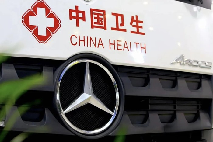 梅賽德斯-奔馳Arocs多功能醫療搶救單元車亮相四川健博會