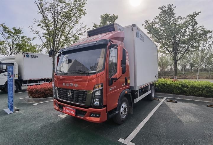 專用底盤+場(chǎng)景定制 中國重汽HOWO輕卡雪豹系列冷藏車實(shí)現(xiàn)多工況覆蓋