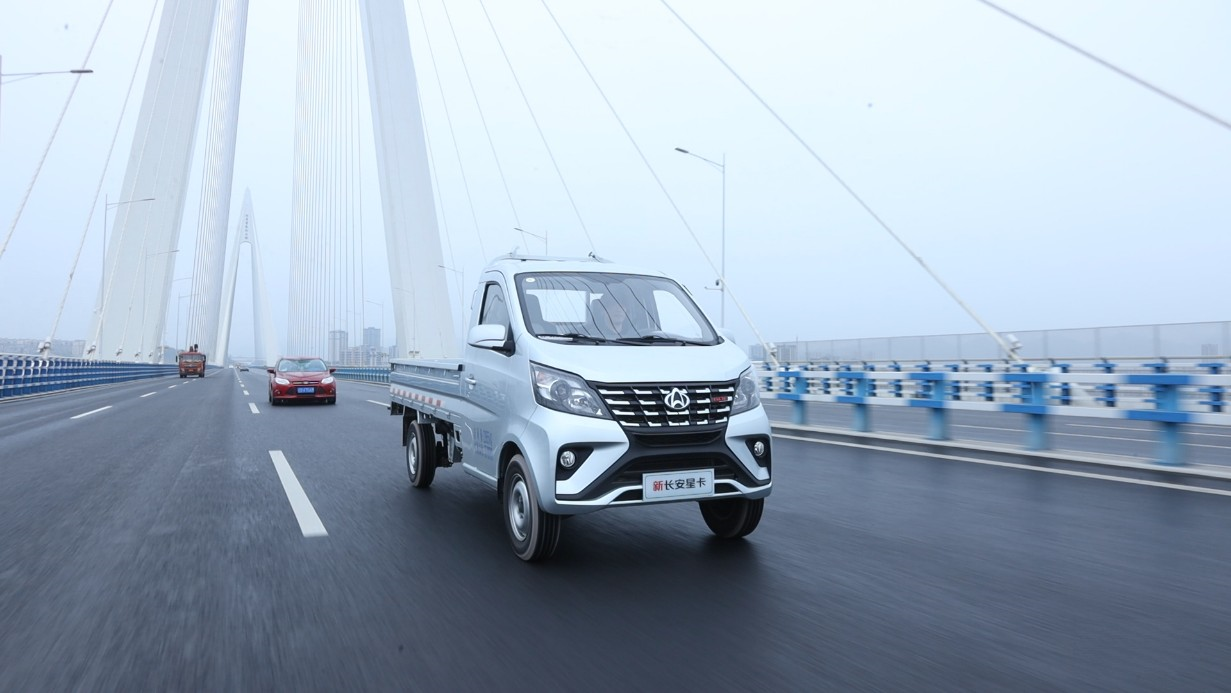 能裝能跑超舒適，“建材靚仔”種草新長安星卡