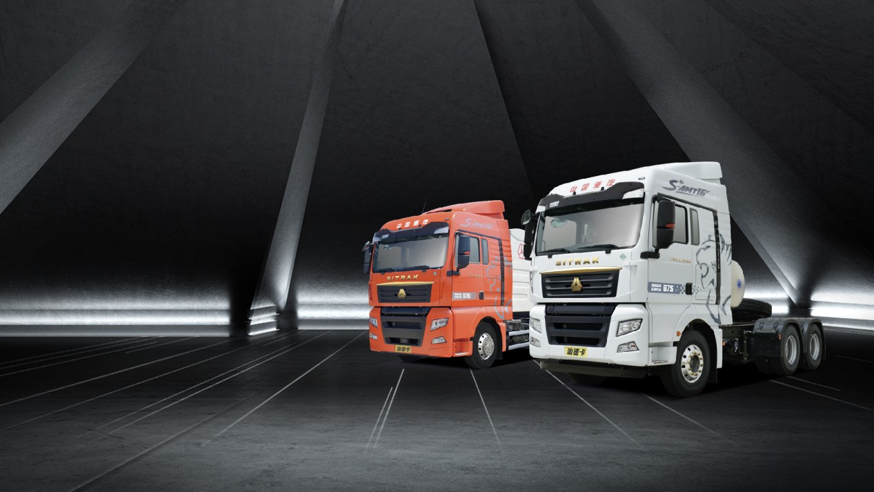 3月，中國重汽全新一代豪沃MAX燃氣車在百城聯動上市發布會鉅惠活動中，狂銷2000輛；在新疆，獲得大客戶1000輛砸單；中國重汽汕德卡G7S全新一代燃氣車于新疆上市，斬獲318臺訂單……中國重汽全新一代燃氣車能夠成為市場公認的“疆煤外運”首選裝備，源于“科技引領+解決方案”的核心戰略，將卡友在運煤路上的一切痛點化為無形，真真正正做到想客戶所想，自然備受青睞。