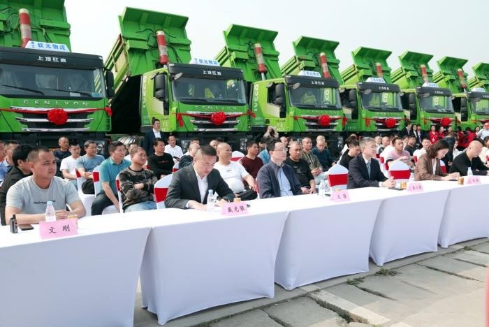 上汽紅巖新型智能渣土車批量交付，助力重慶打造山水美麗之城