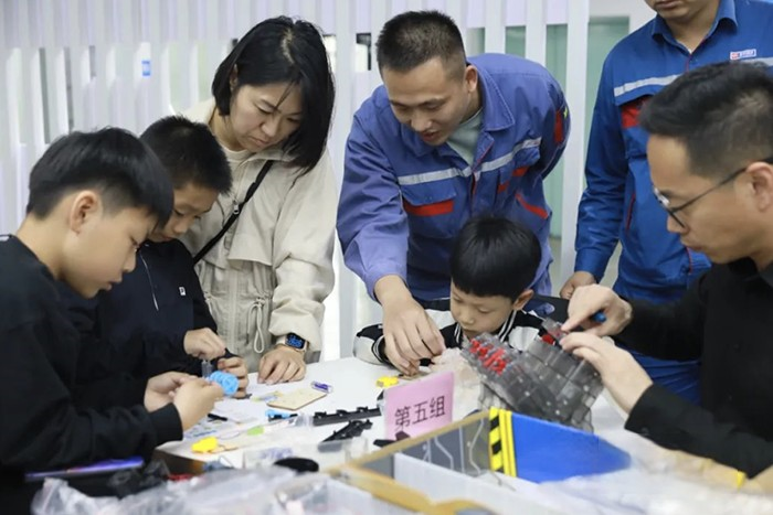 玉柴迎來南寧首批親子研學客人 沉浸式感受智能工廠硬核實力