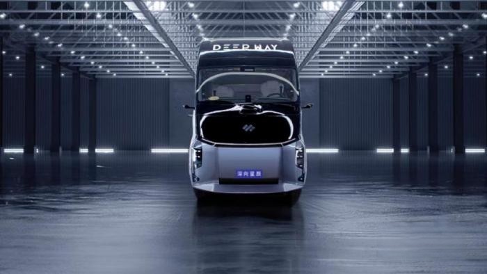 深向星辰最近著實(shí)帶了一波節(jié)奏。DeepWay三年磨一劍正向研發(fā)造車，終于棋入中局。