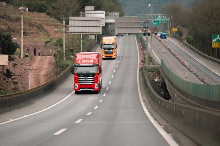 馬力大油耗低,上汽紅巖高速標載牽引車助力成渝經濟圈高效發展