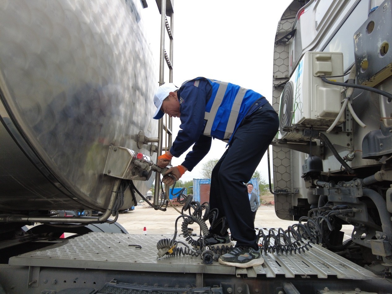 開展創虎重卡技能大比武 現代商用車為康泰物流送關愛
