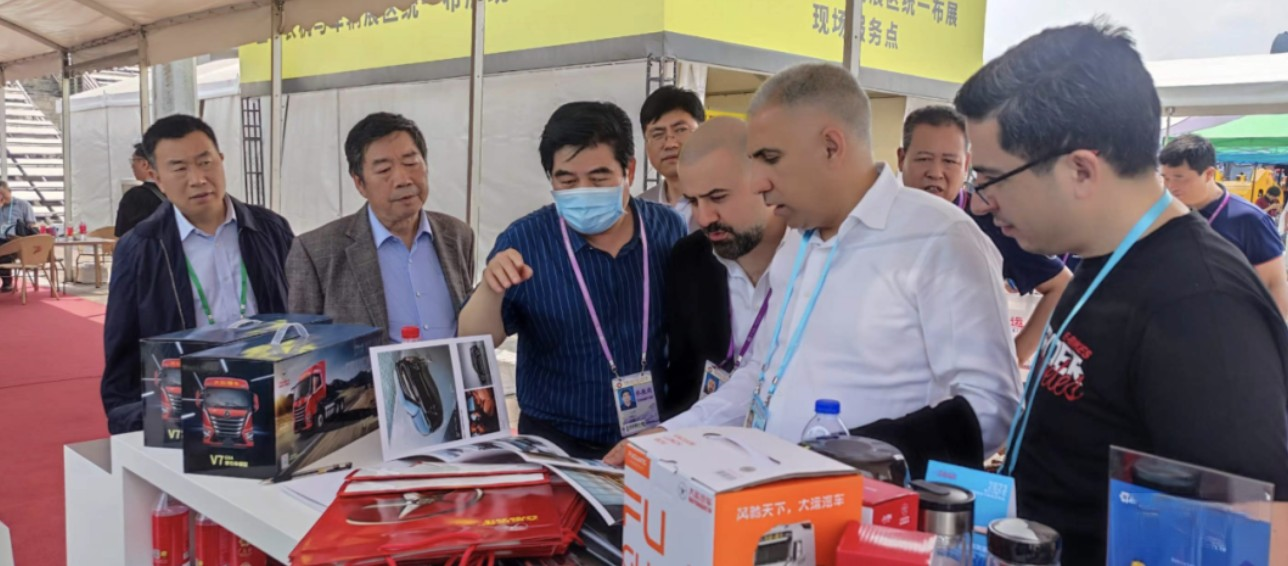 苦塑品質 征戰(zhàn)海外 大運重卡廣交會“秀肌肉”