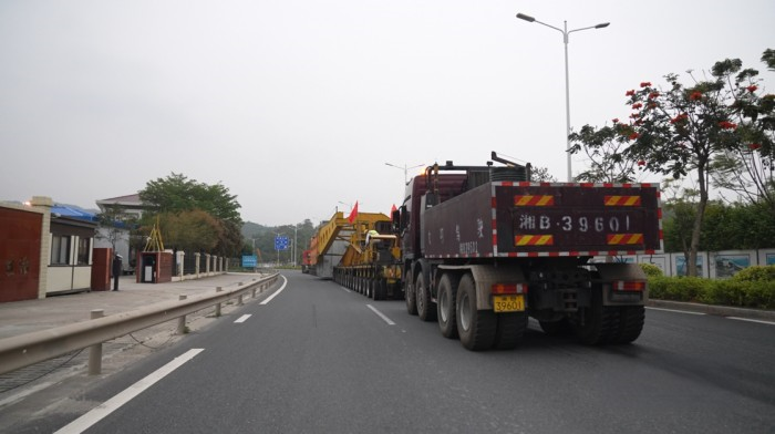 總牽引質量500噸！ 新款奔馳Arocs SLT福廈“北電南送”工程大件首運