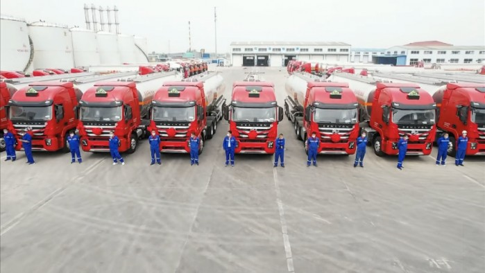 臨“危”不懼,紅巖杰獅C6-M PLUS牽引車伴您安全前行