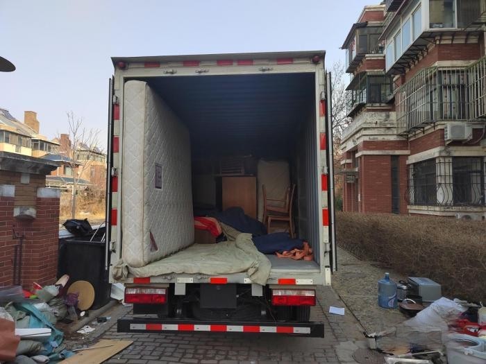 搬家運(yùn)輸怕限行?他用江淮1卡駿鈴聚寶盆帶著老鄉(xiāng)一起致富