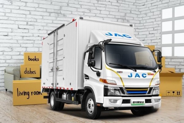 搬家運(yùn)輸怕限行?他用江淮1卡駿鈴聚寶盆帶著老鄉(xiāng)一起致富