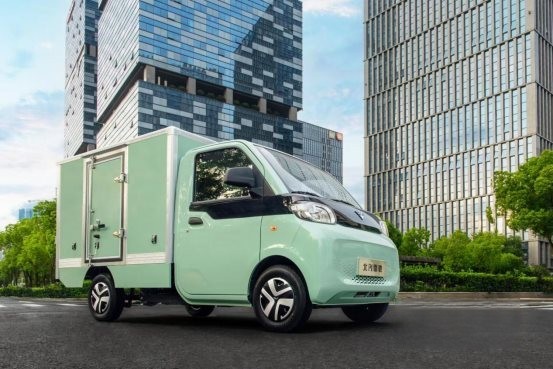 年輕人的新座駕,北汽雷馳新能源MINI卡,可自駕可擺攤