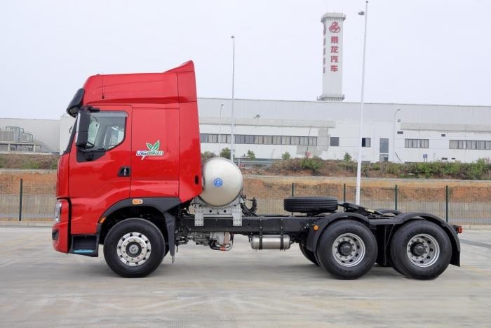 乘龍H7康明斯530馬力LNG牽引車重磅出擊，助力卡友創(chuàng)富之路