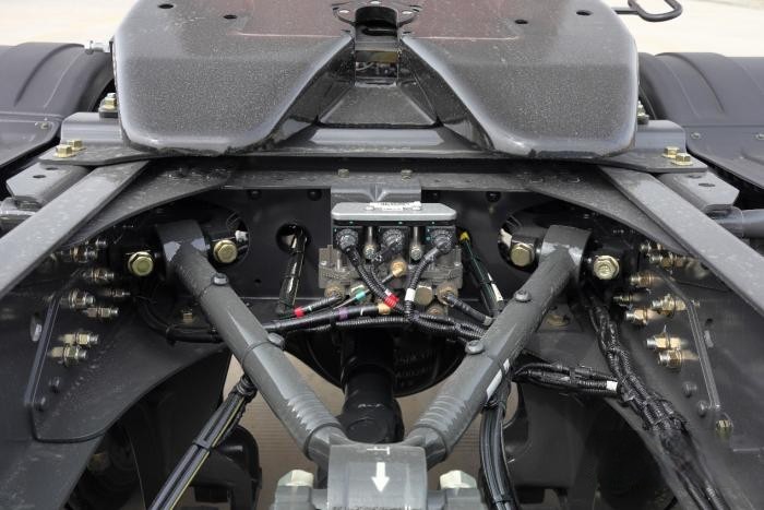 LNG重卡如何選?530馬力乘龍H7一車(chē)多拉300公斤!