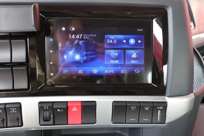 創(chuàng)富路上,乘龍H5 LNG超輕版牽引車一路守護