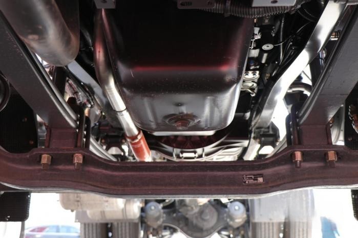 創(chuàng)富路上,乘龍H5 LNG超輕版牽引車一路守護