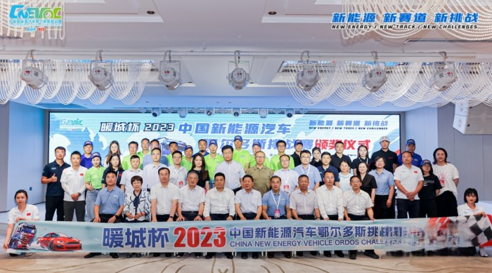 東風(fēng)商用充換電一體牽引車(chē)，獲獎(jiǎng)了！