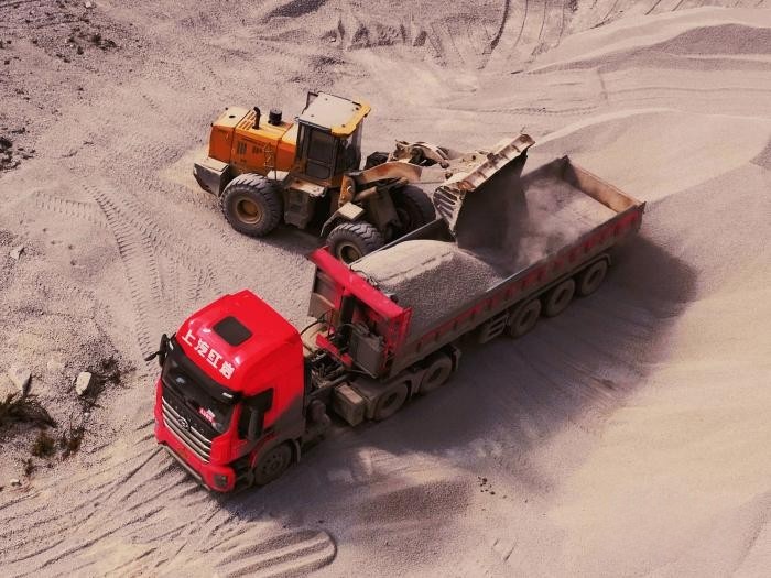 “國(guó)六b”時(shí)代選什么車？臺(tái)州貨運(yùn)司機(jī)：選紅巖車準(zhǔn)錯(cuò)不了！