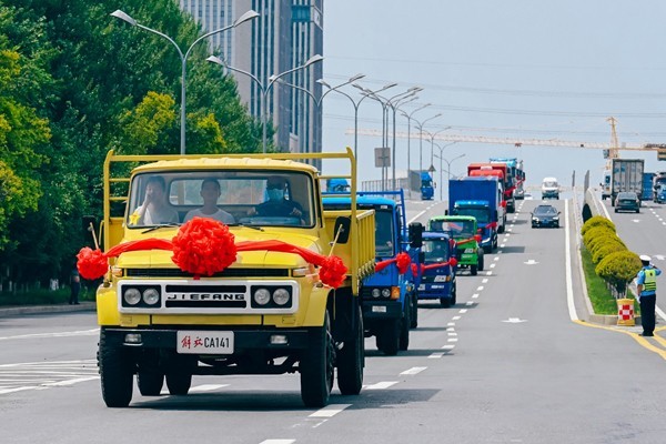 闖出新天地！重溫第二代解放卡車CA141