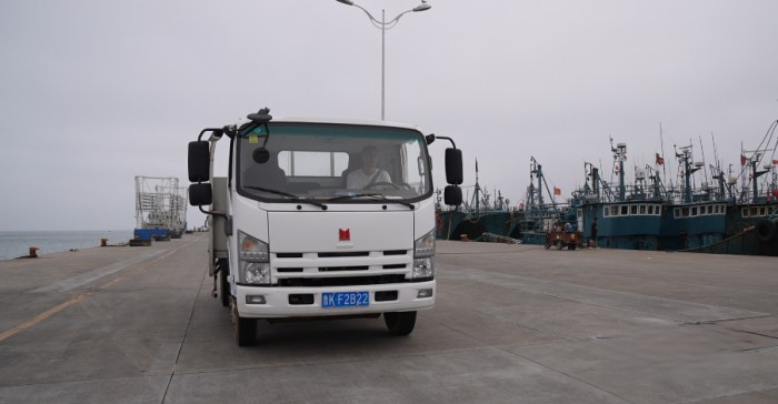 海岸線上的精靈 慶鈴為劉明明的工作添彩！