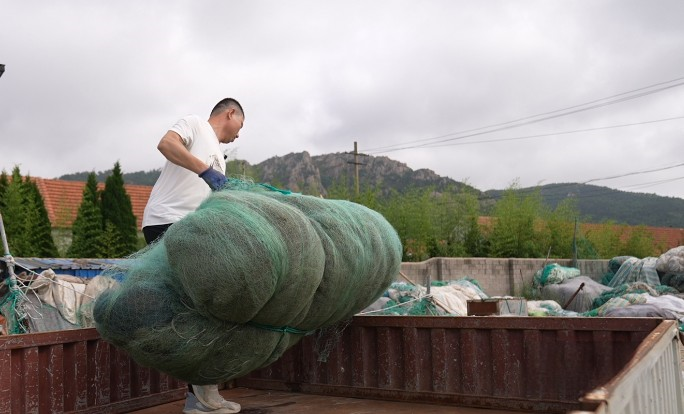 海岸線上的精靈 慶鈴為劉明明的工作添彩！
