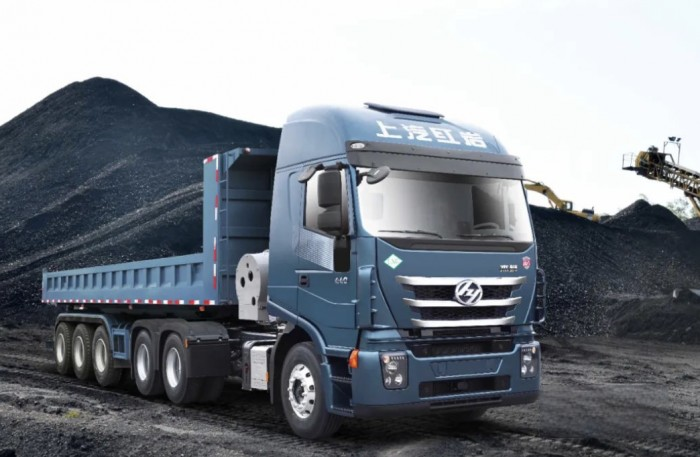 靠譜搭檔，紅巖杰獅C6 LNG牽引車技能拉滿