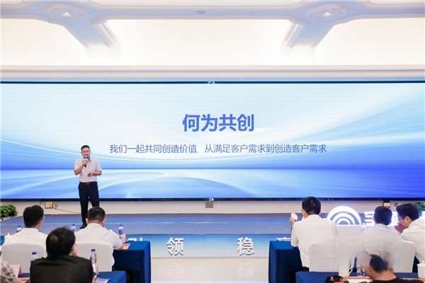 現場簽約超百臺!宇通重卡全系新品亮相南京