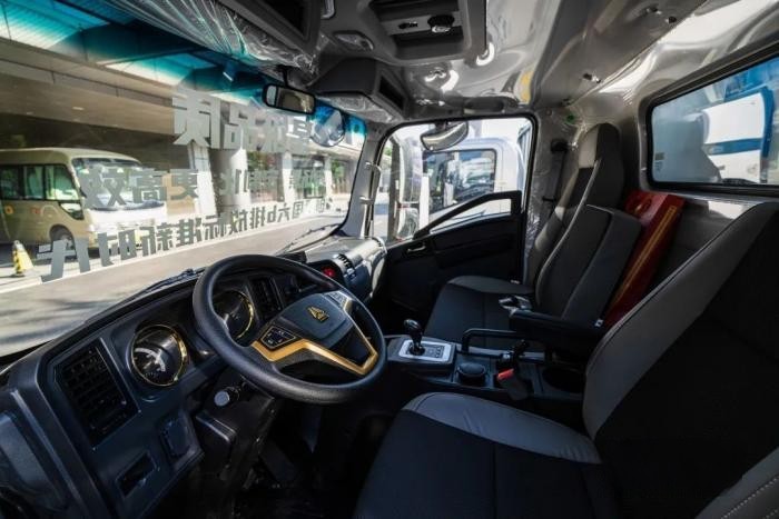 中國重汽HOWO輕卡金悍將燃動11城 7星品質(zhì)掀購車狂潮