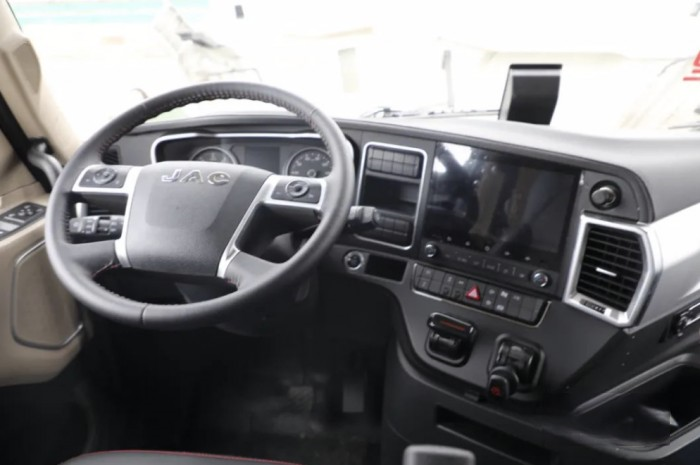 康明斯660馬力+AMT，江淮跨越V5跑長途穩(wěn)賺！