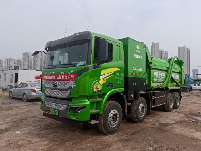 “清一色綠色軍團”，“鐵粉”為啥一次性訂購50臺宇通新能源重卡？