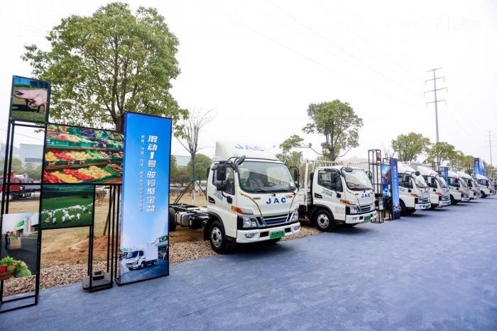 江淮1卡：駿鈴聚寶盆D25車型來襲，“混動雙星”持續(xù)引領(lǐng)行業(yè)