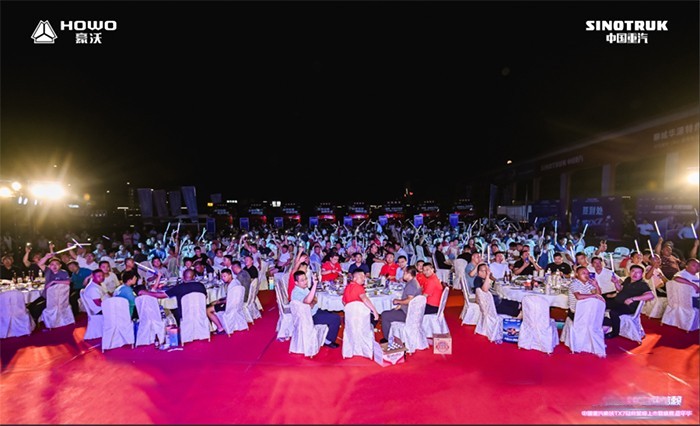 冠縣沸騰夜！中國重汽豪沃TX7星耀上市，現場認購高達267輛