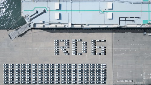 “中國智造”出海進行時，吉利雷達首批純電皮卡揚帆啟航