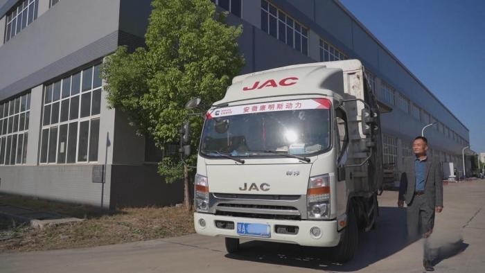 是老板更是老大哥,他用47臺江淮1卡帥鈴和兄弟們一起創造幸福