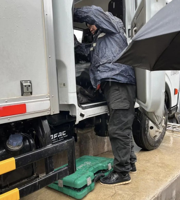 68臺(tái)東風(fēng)多利卡交付,用實(shí)力守護(hù)孩子們的餐桌