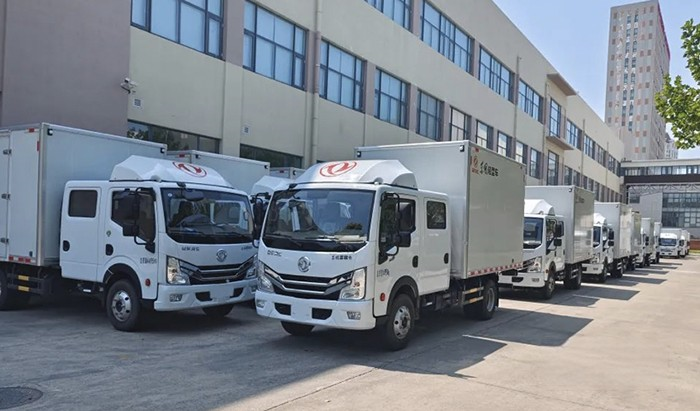 68臺(tái)東風(fēng)多利卡交付,用實(shí)力守護(hù)孩子們的餐桌