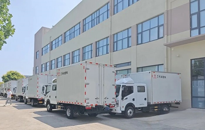 68臺(tái)東風(fēng)多利卡交付,用實(shí)力守護(hù)孩子們的餐桌