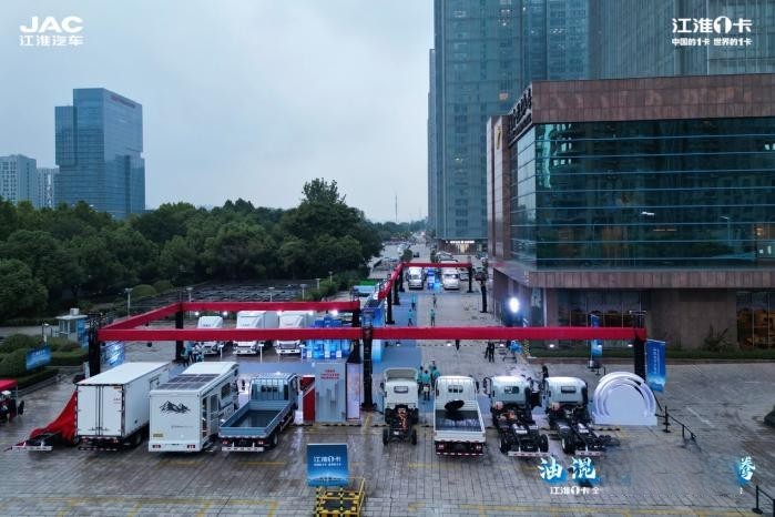 江淮1卡全系新品亮相 夢(mèng)想家M6、新能源純電V6成亮點(diǎn)！