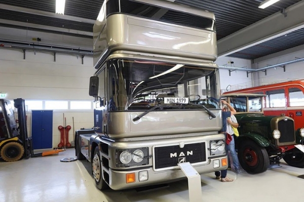 上世紀70年代中期，曼恩提出了一個名為“未來卡車”的想法