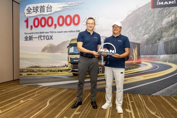 鐵血雄獅 百萬征程  全球首臺(tái)百萬里程TGX車型榮歸大連連川貨運(yùn)   