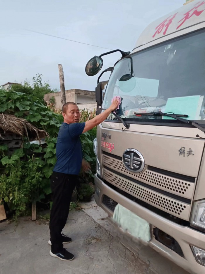 駕齡20年,經歷行業繁榮與低迷,他仍“獨愛”解放輕卡!