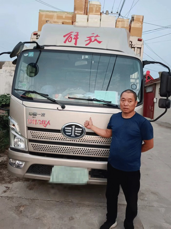 駕齡20年,經歷行業繁榮與低迷,他仍“獨愛”解放輕卡!