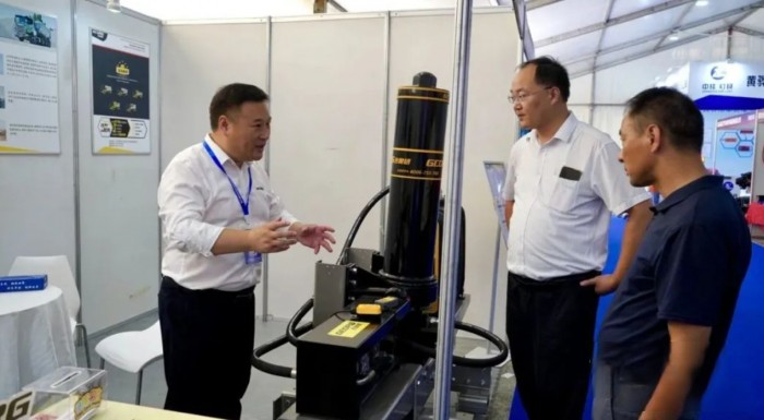 比同級別油箱重量減輕2/3 吉奧格液壓產品亮相第十九屆中國（梁山）專用汽車展覽會