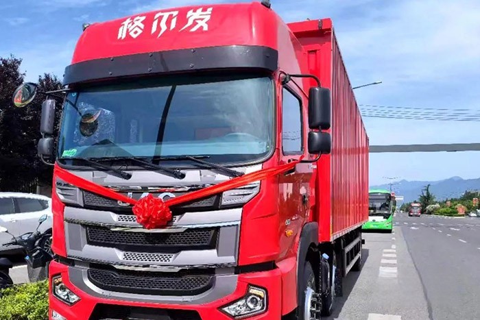 此次與車企大客戶簽訂120輛重卡戰略合作協議，也再次向市場證明了江淮重卡的卓越性能與高端品質。