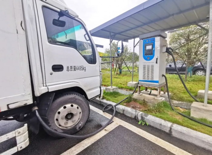 與生命賽跑 慶鈴EV100純電動車成都醫藥配送跑出“佳速度”