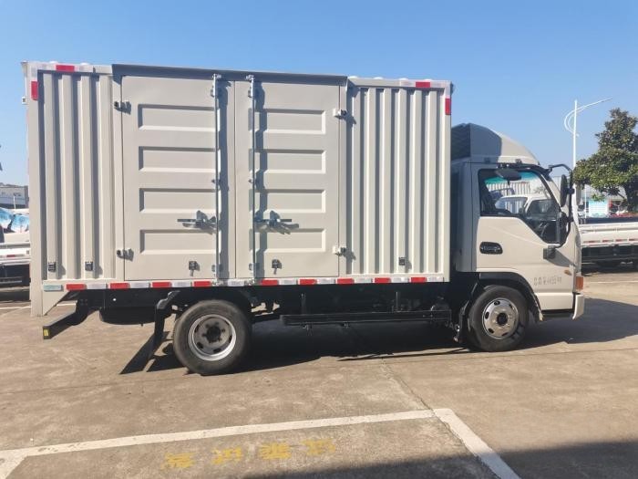 更長更寬更強 價格僅6.99萬 康鈴創富之星H3測評