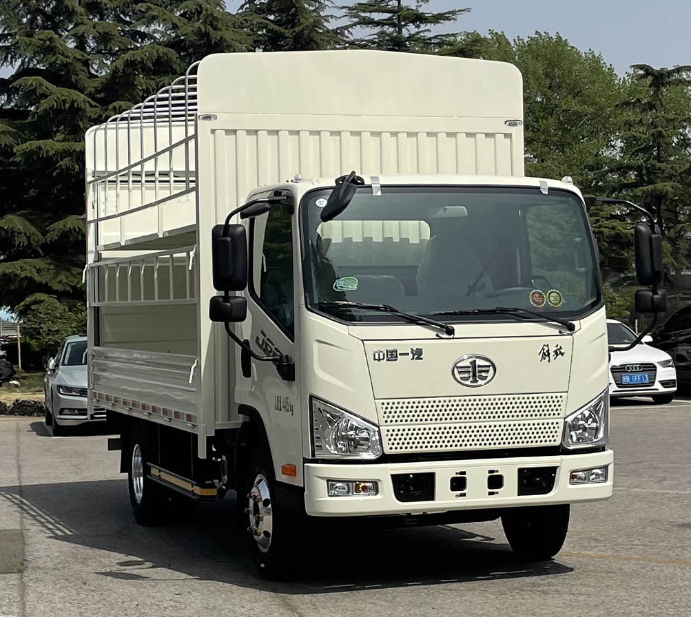 解放 J6F 140馬力 3.78米排半倉柵式輕卡(國六)(CA5044CCYP40K56L2E6A84)